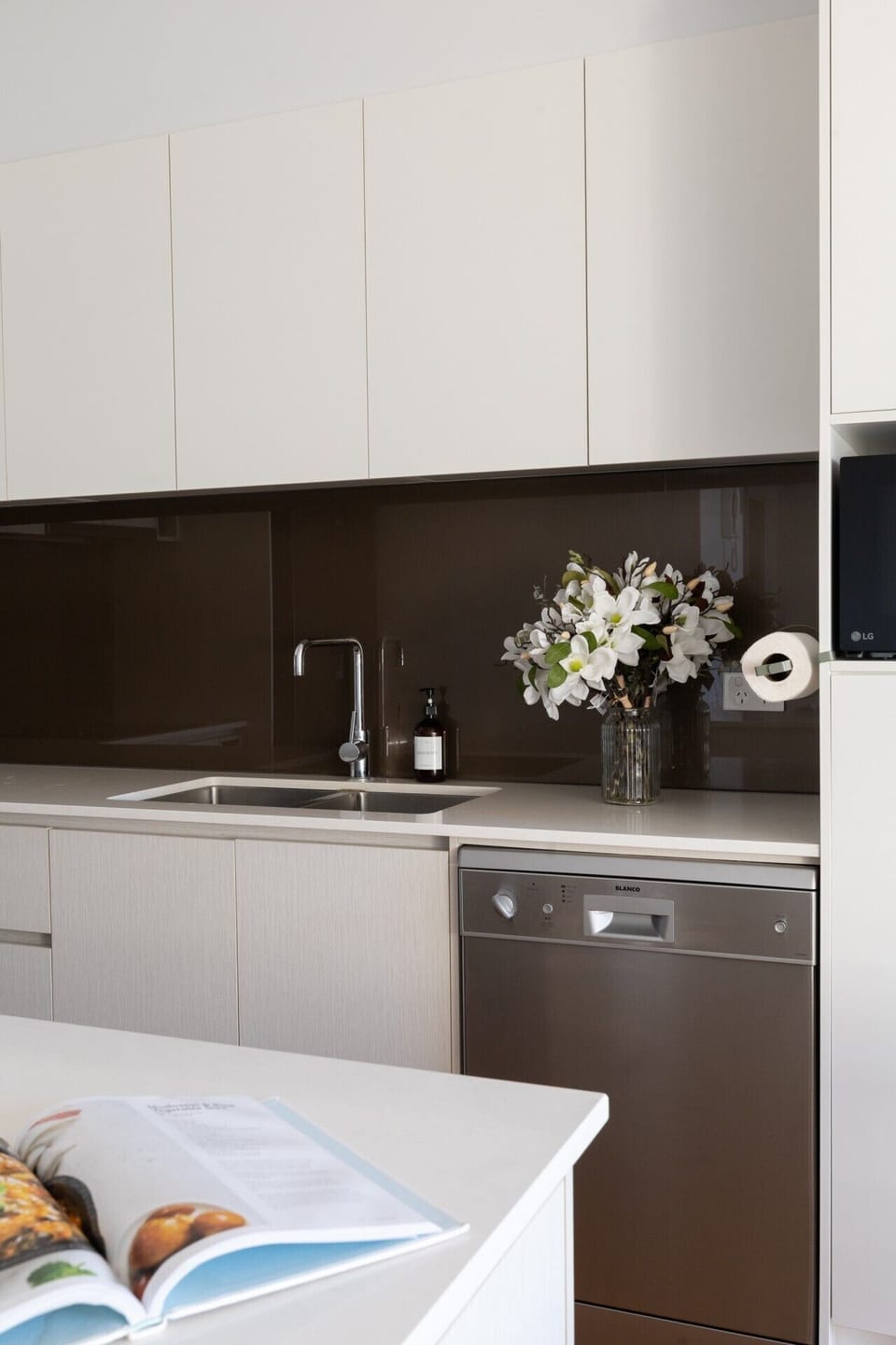 Enjoy effortless cleanup after cooking your favorite meals thanks to the sleek, integrated dishwasher and spacious double sink.