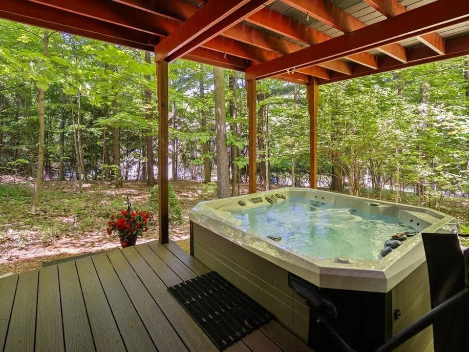 Outdoor spa tub