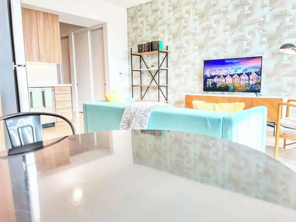 Spacious Living Area for Relaxing 🛋️📺