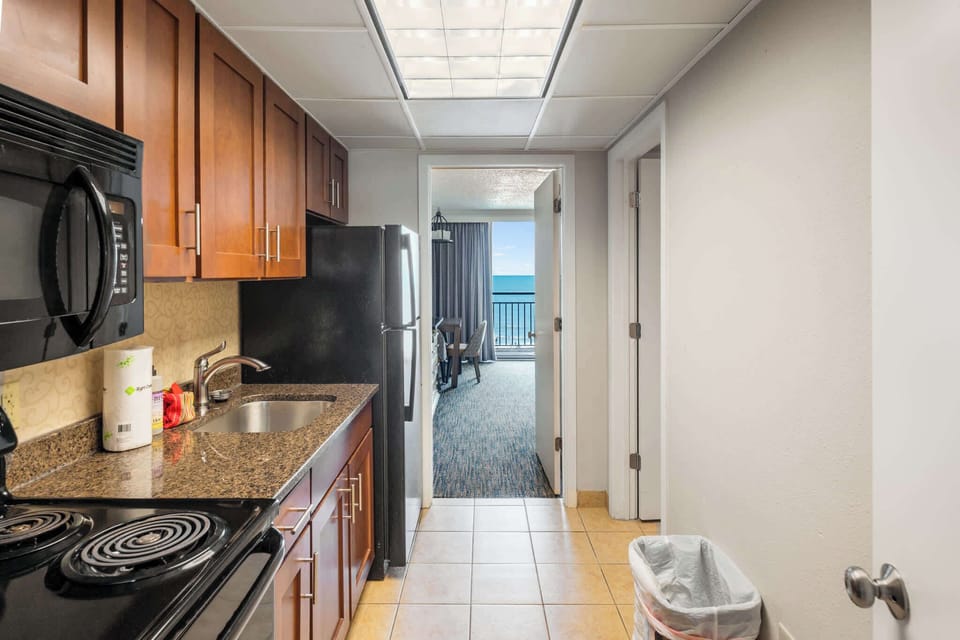 Equipped  Kitchen for Easy Dining 🍽️
