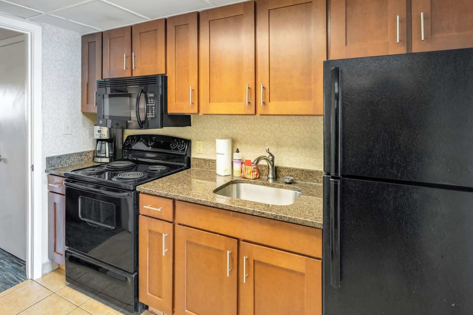 Equipped  Kitchen for Easy Dining 🍽️
