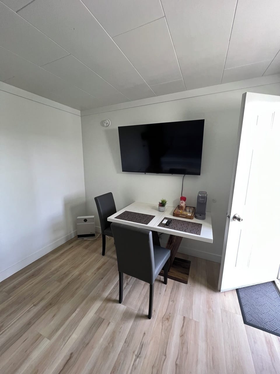 Deluxe Studio, Mountain View | Living area
