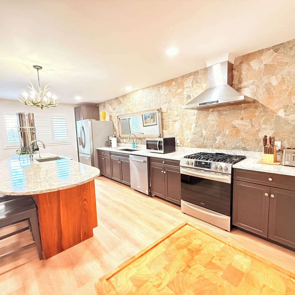 Chef's kitchen. Gas 5-burner stove & oven, microwave, small appliances. 