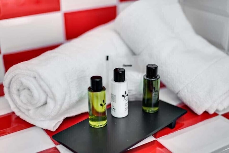 Luxury Room | Bathroom amenities | Shower, rainfall showerhead, designer toiletries, hair dryer