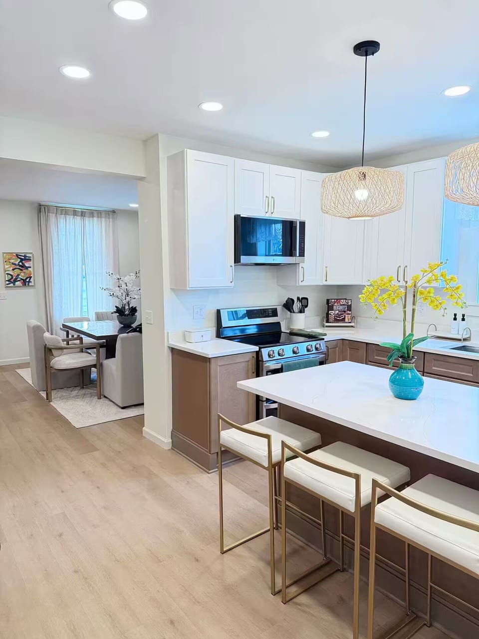 Open layout connecting the kitchen and dining area for easy meals and connection