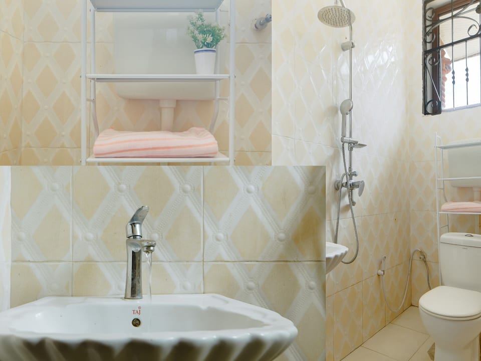 Classic Single Room | Bathroom | Shower, towels, toilet paper
