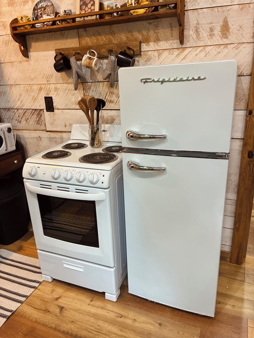 Kitchen 
Stove/Oven
Refrigerator/Freezer