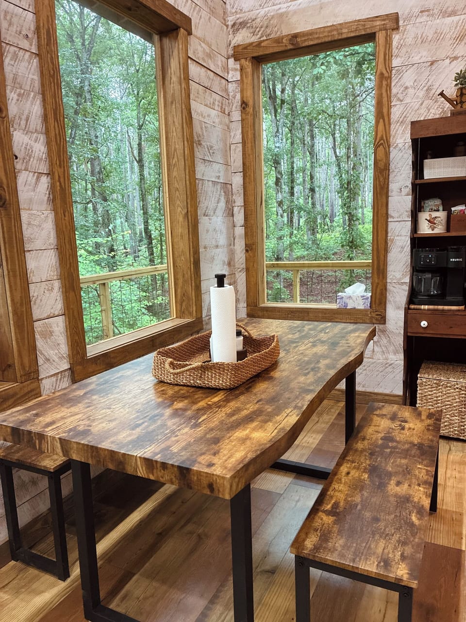 Kitchen
Dining Area