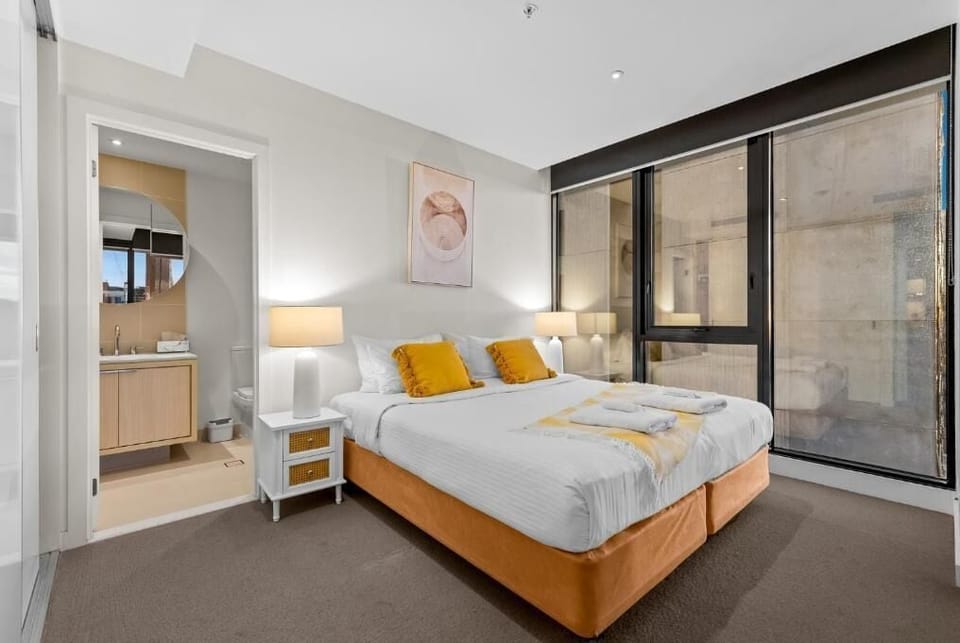 Deluxe Apartment, Balcony, City View | Iron/ironing board, free WiFi