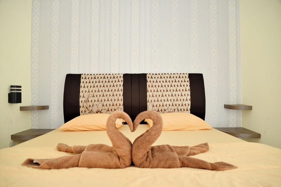 Superior Double Room, Courtyard View | Desk, WiFi (free)