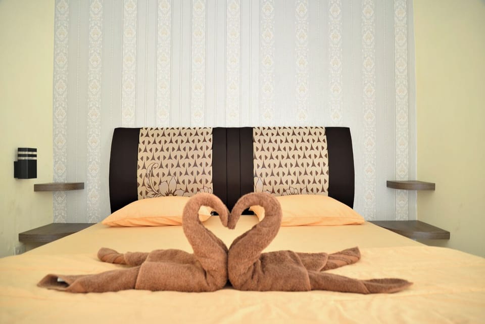 Superior Double Room, Courtyard View | Desk, WiFi (free)