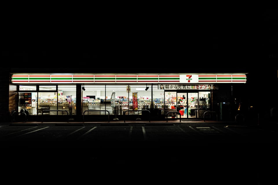 Nearby convenience store: 7ELEVEn