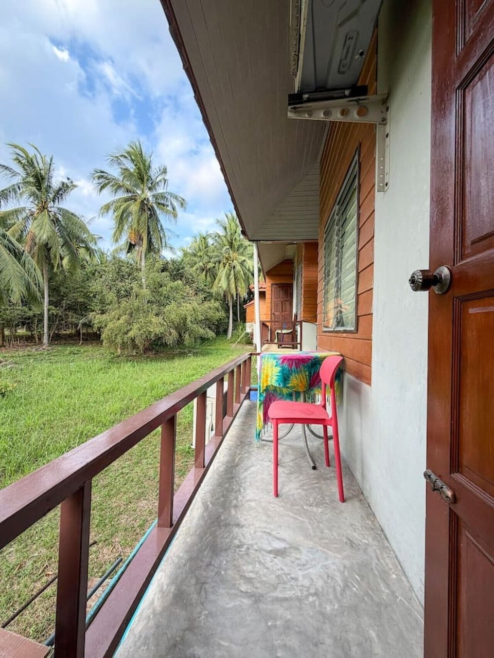 Fast Wi-Fi, dedicated workspace, and a relaxing atmosphere for work and vacation.