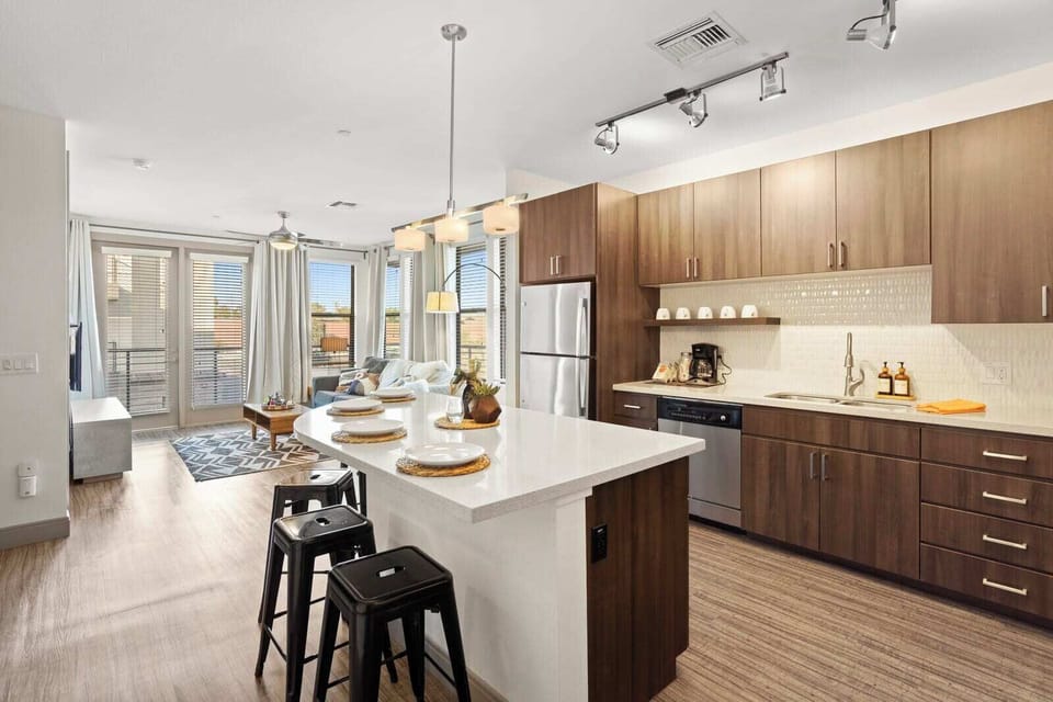 Kitchen, dining area
