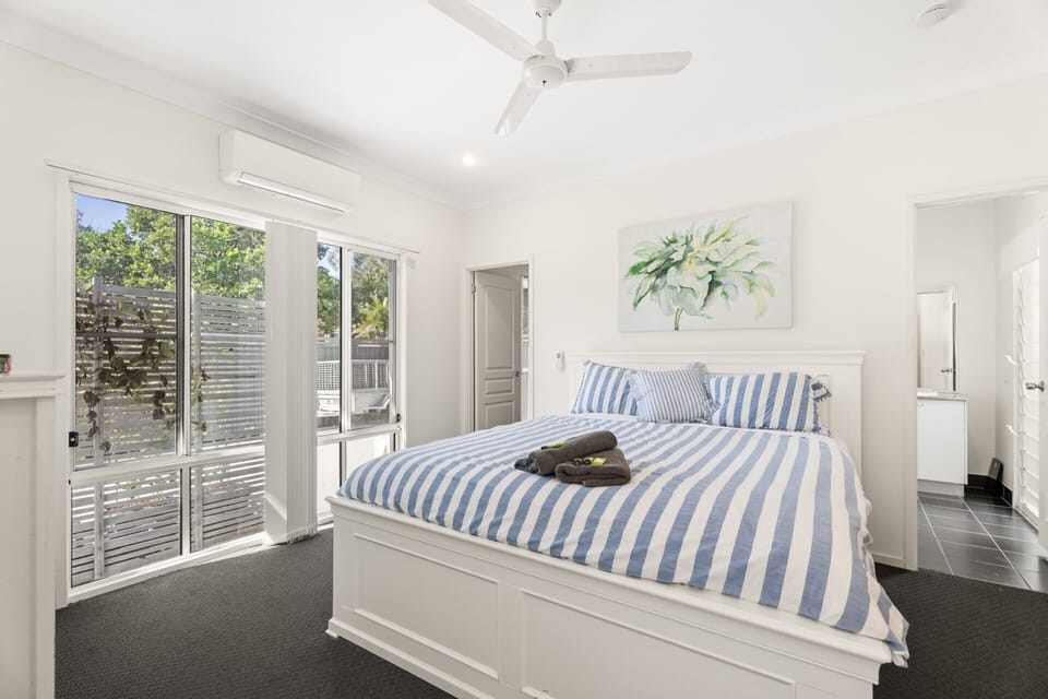 Coastal 4-bed Retreat With Pool in Toogoom Apartment in Toogoom