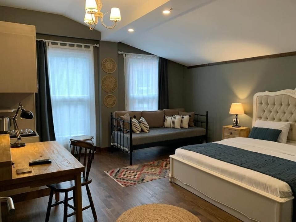 Executive Triple Room | In-room safe, blackout drapes, soundproofing, iron/ironing board