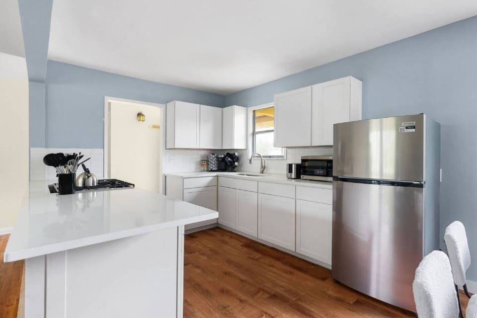 From morning coffee to family dinners, the kitchen is ready for every part of your stay.