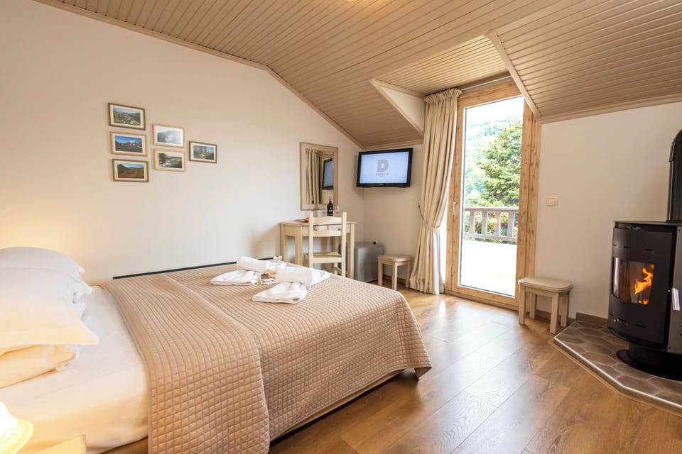 Classic Double Room, Mountain View (Attic) | Blackout drapes, soundproofing, free WiFi, bed sheets