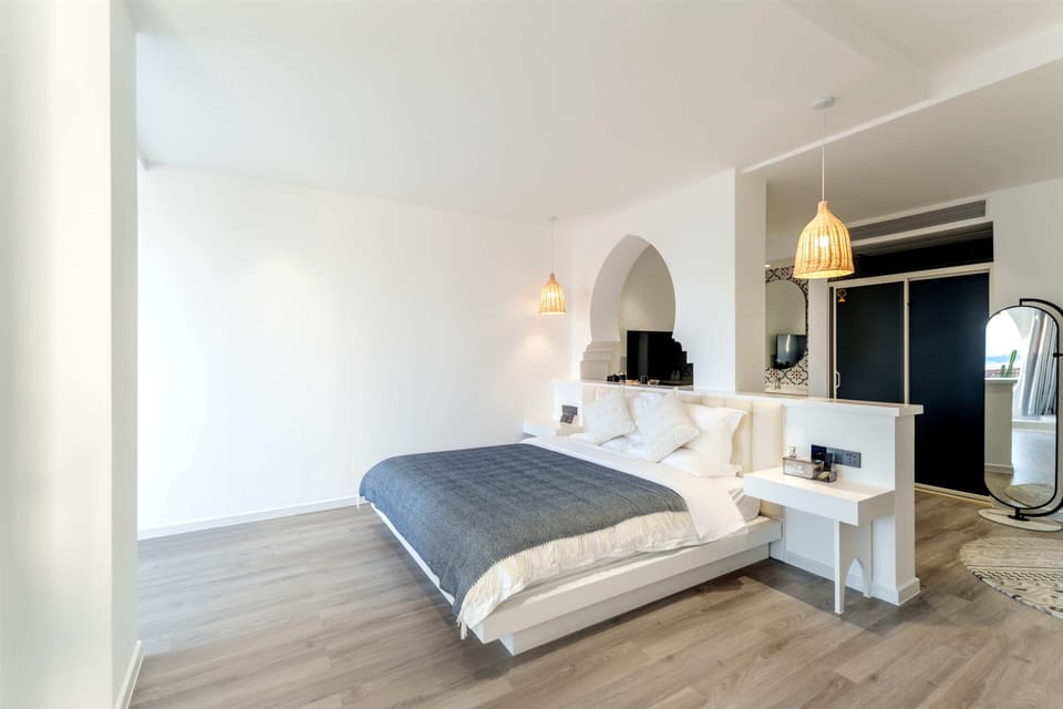Superior Single Room, Lake View | Laptop workspace, WiFi (free)