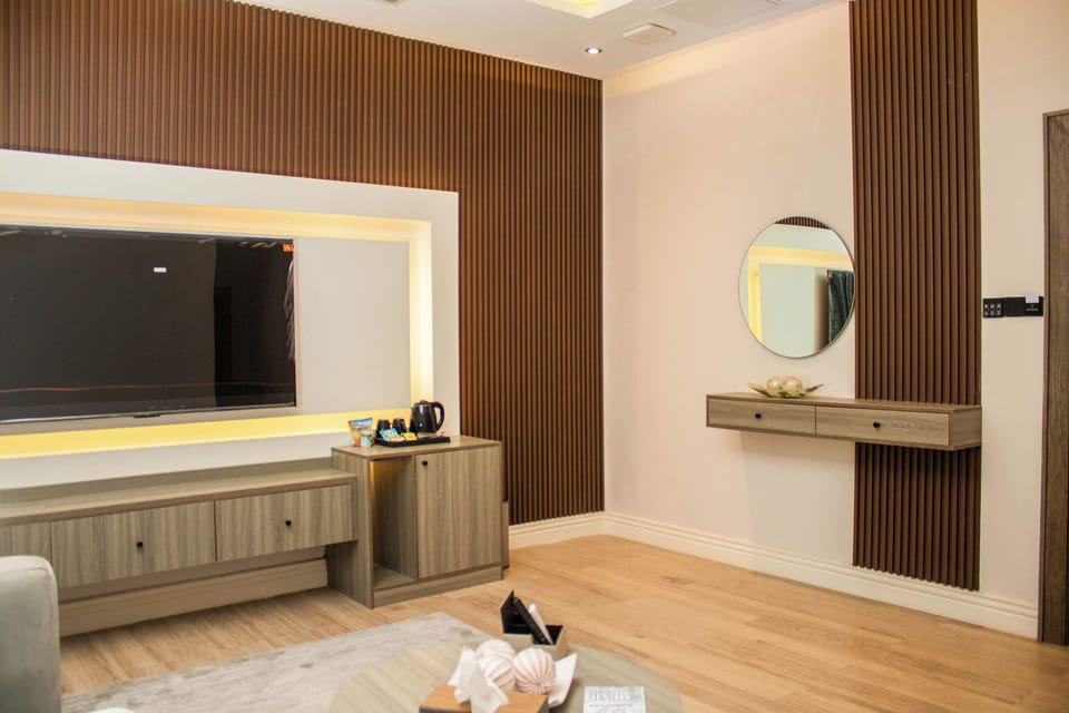 Executive Suite, City View | Interior