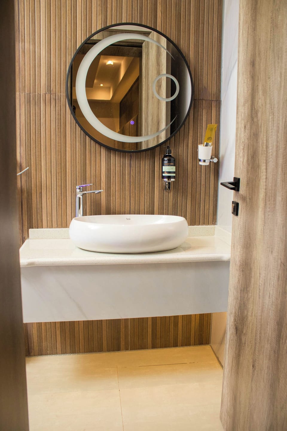Executive Suite, City View | Bathroom | Shower, towels, soap, shampoo