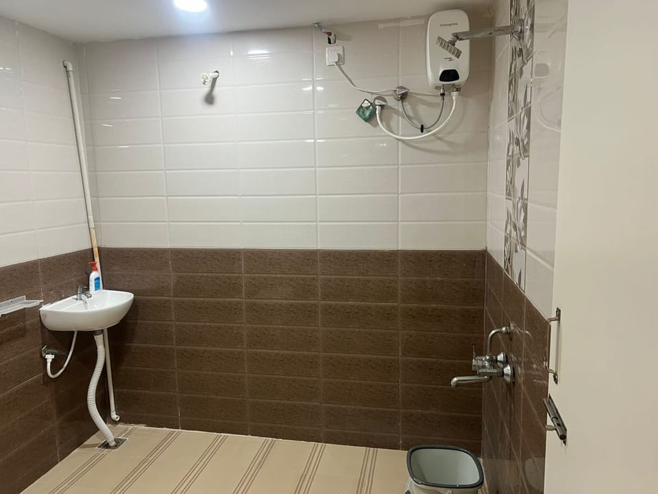 Luxury Suite | Bathroom | Towels, soap, shampoo
