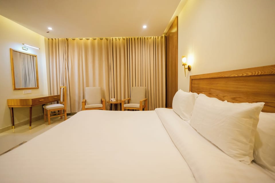 Deluxe Single Room, Balcony, River View | Desk, laptop workspace, WiFi (free)