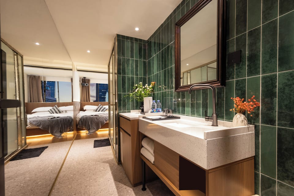 Classic Double Room | Bathroom | Shower, free toiletries, hair dryer, towels