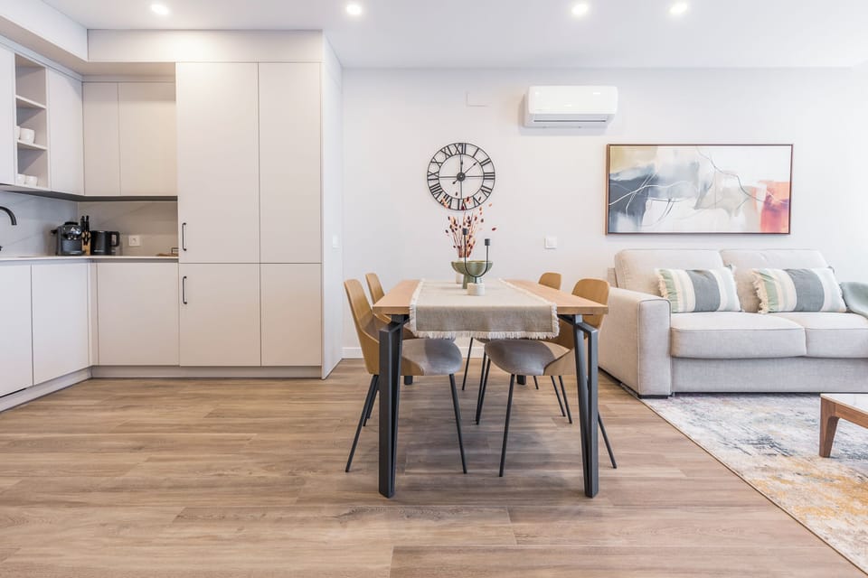 Duplex | Private kitchen | Coffee/tea maker, full-size fridge, microwave, oven