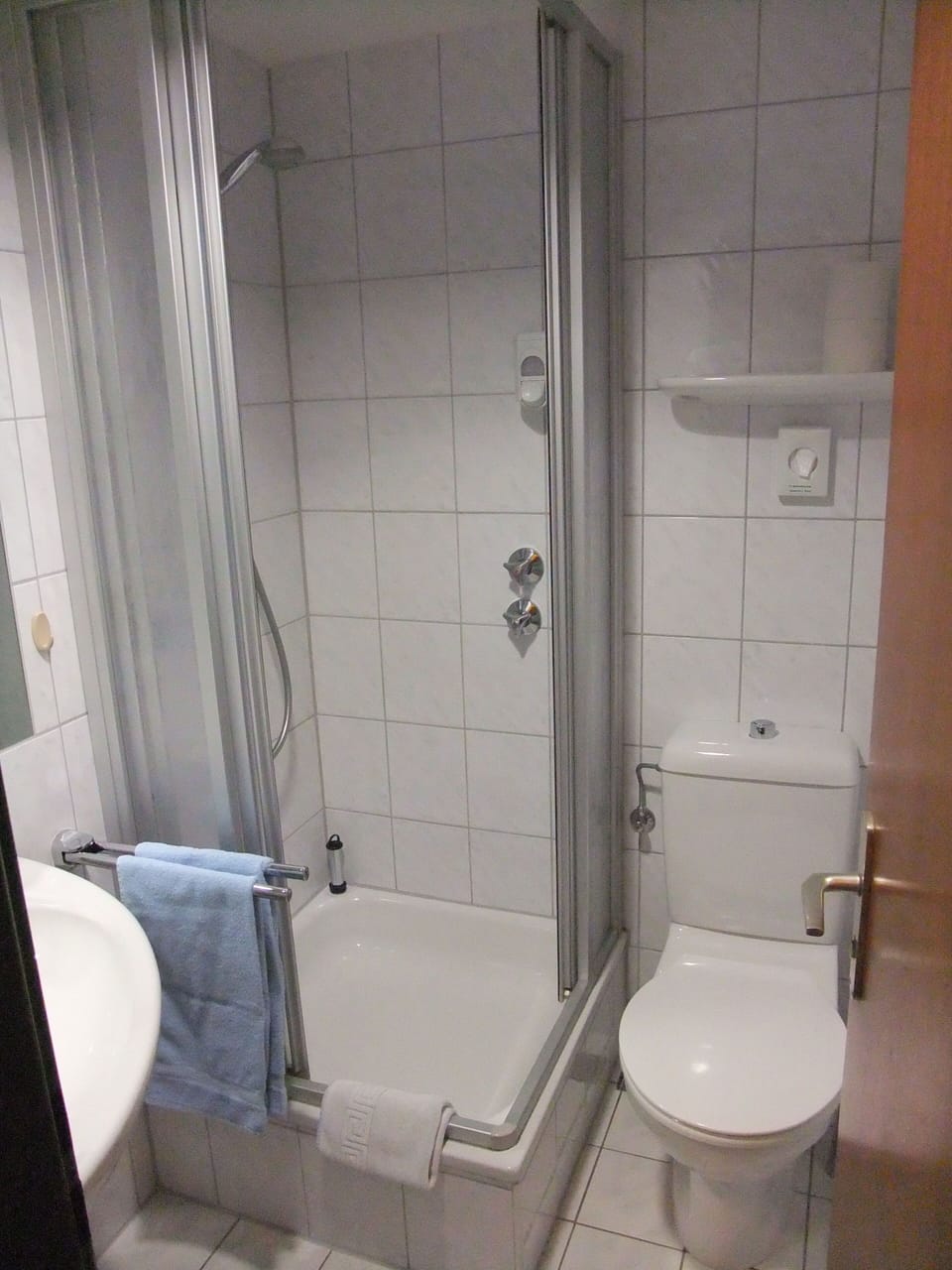 Standard Double Room, City View | Bathroom | Hair dryer, towels, soap, shampoo