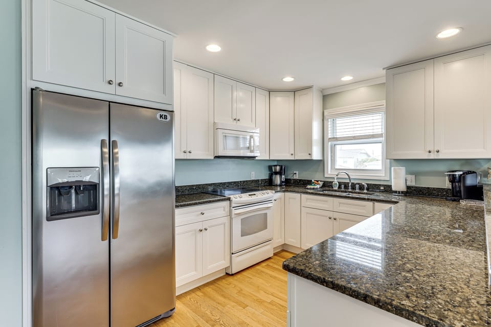 Kitchen | Main Level