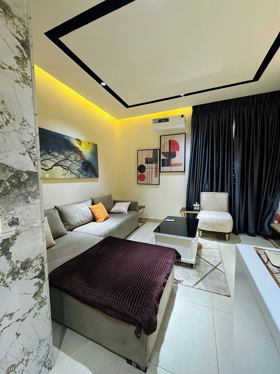 Deluxe Room, Balcony, City View | Living area