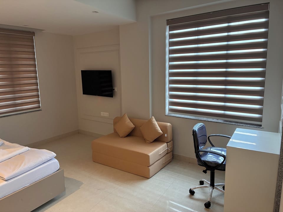 Superior Studio, City View | Living area | Printers