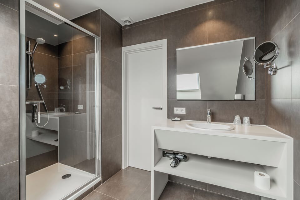 Comfort Double Room | Hypo-allergenic bedding, minibar, in-room safe, desk