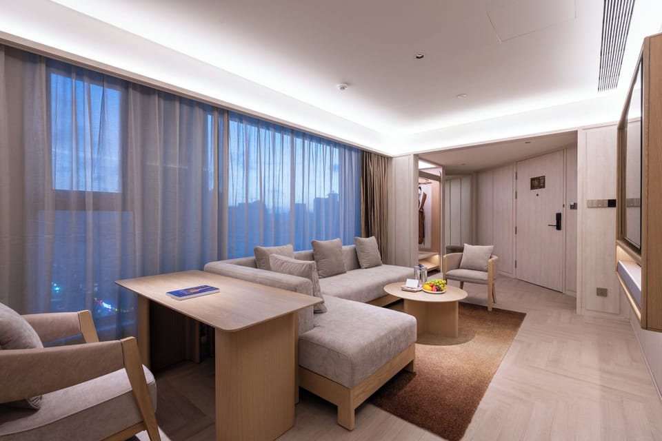 Suite | Premium bedding, down comforters, memory foam beds, minibar (free items)
