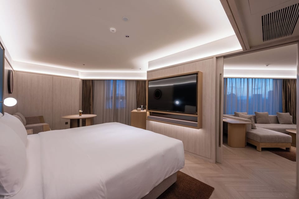 Suite | Premium bedding, down comforters, memory foam beds, minibar (free items)