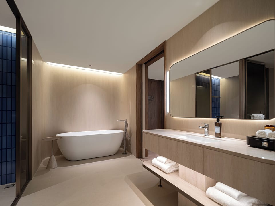 Suite, Non Smoking, Housekeeping | Bathroom | Shower, free toiletries, hair dryer, bathrobes