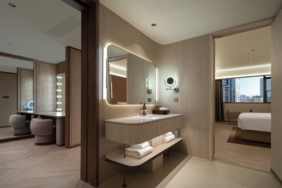 Suite, Non Smoking, Housekeeping | Premium bedding, down comforters, minibar (free items), WiFi (free)
