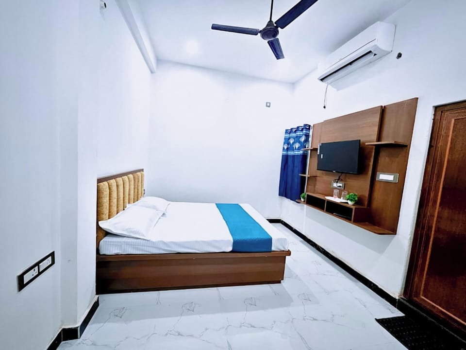 Deluxe Double Room, City View | Desk, free WiFi