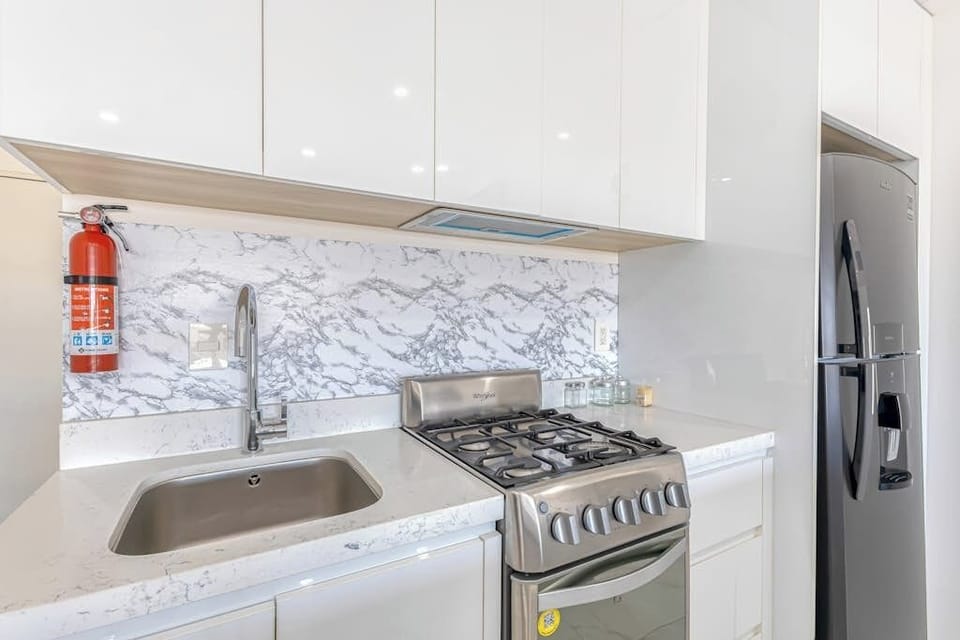 Apartment, Multiple Beds, City View (Marea Los Cabos Fragata 404) | Private kitchen