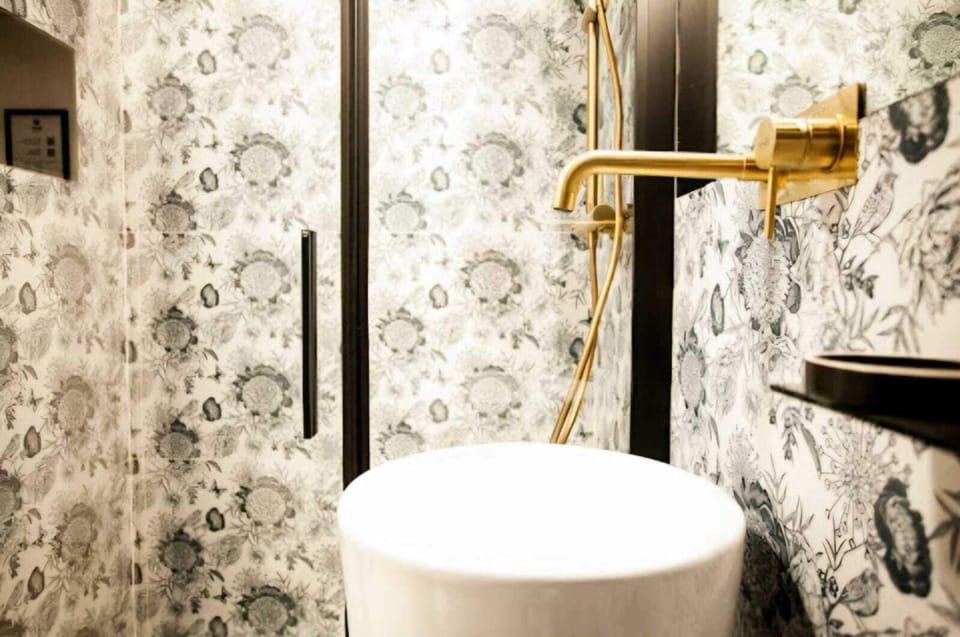 Comfort Triple Room, Balcony | Bathroom | Shower, hair dryer, towels, soap