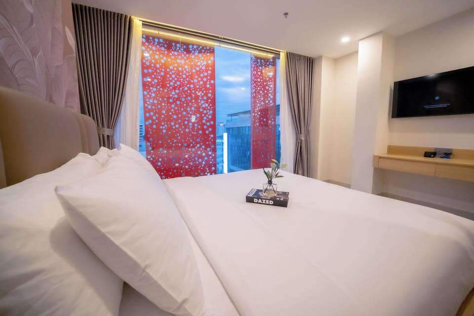 Superior Double Room, 1 King Bed, City View | City view