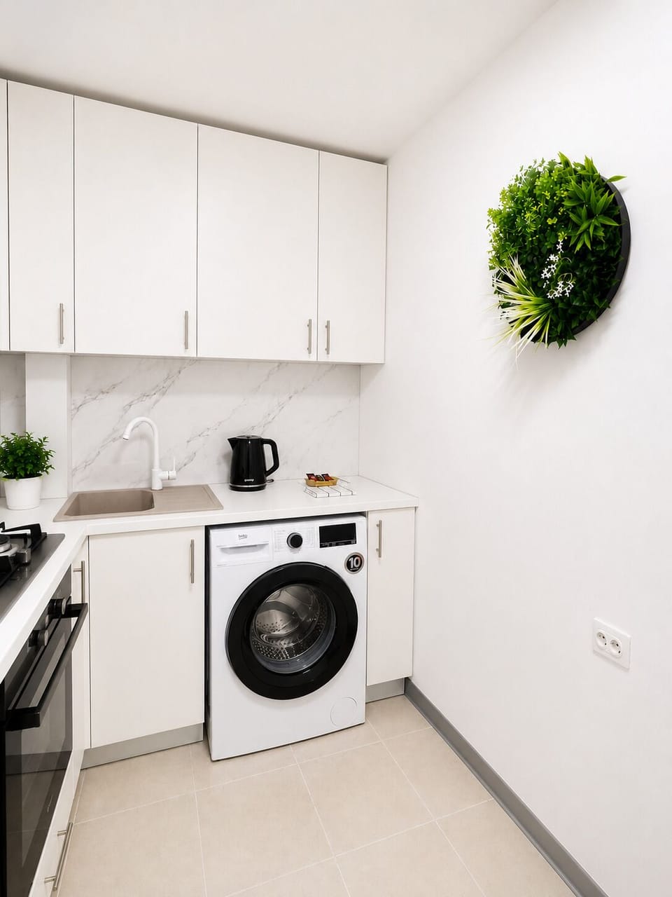 Luxury Studio, 1 Queen Bed, Non Smoking | Private kitchenette | Full-size fridge, oven, stovetop, cookware/dishes/utensils