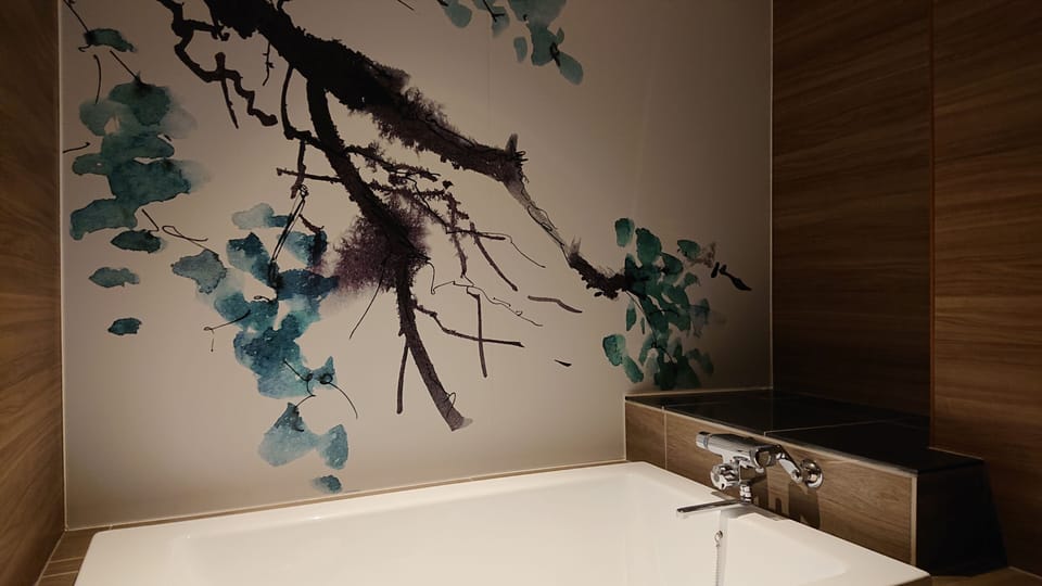 Standard Double Room | Bathroom | Combined shower/tub, free toiletries, hair dryer, towels