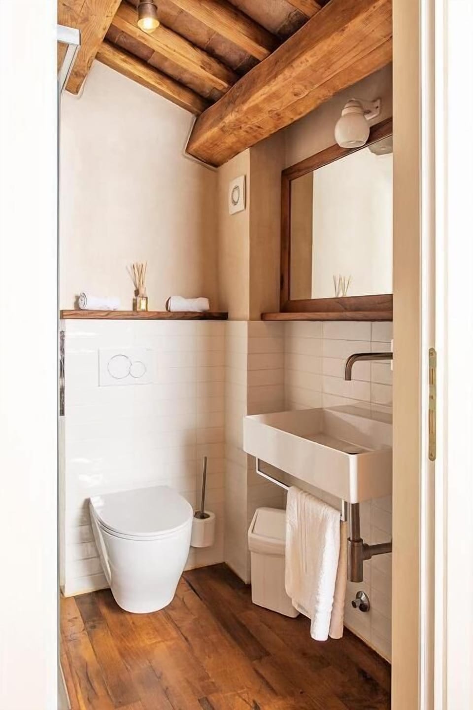 Classic Double Room, Garden View | Bathroom | Shower, free toiletries, hair dryer, towels