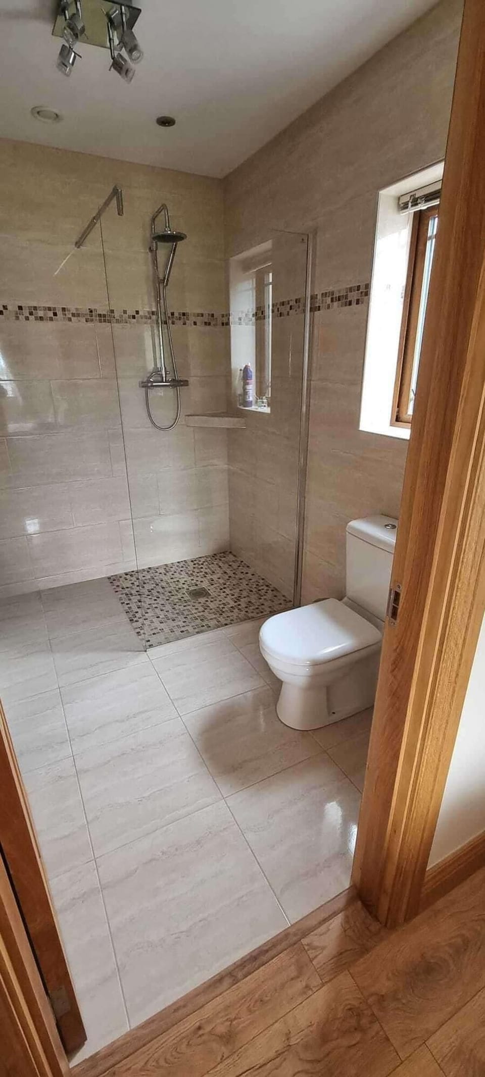 Separate tub and shower, deep soaking tub, hair dryer, towels