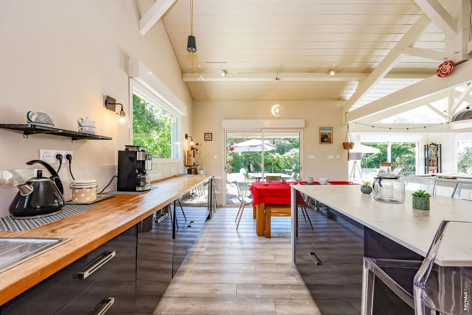 Fitted kitchen opening onto the terrace, with a table and chairs