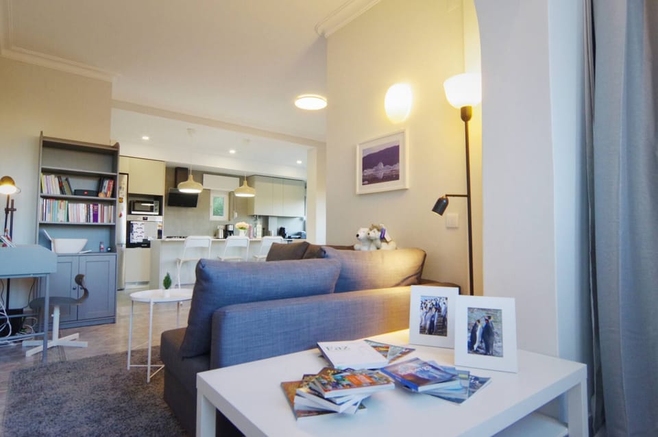 Condo, 3 Bedrooms, Accessible | Living room | Books