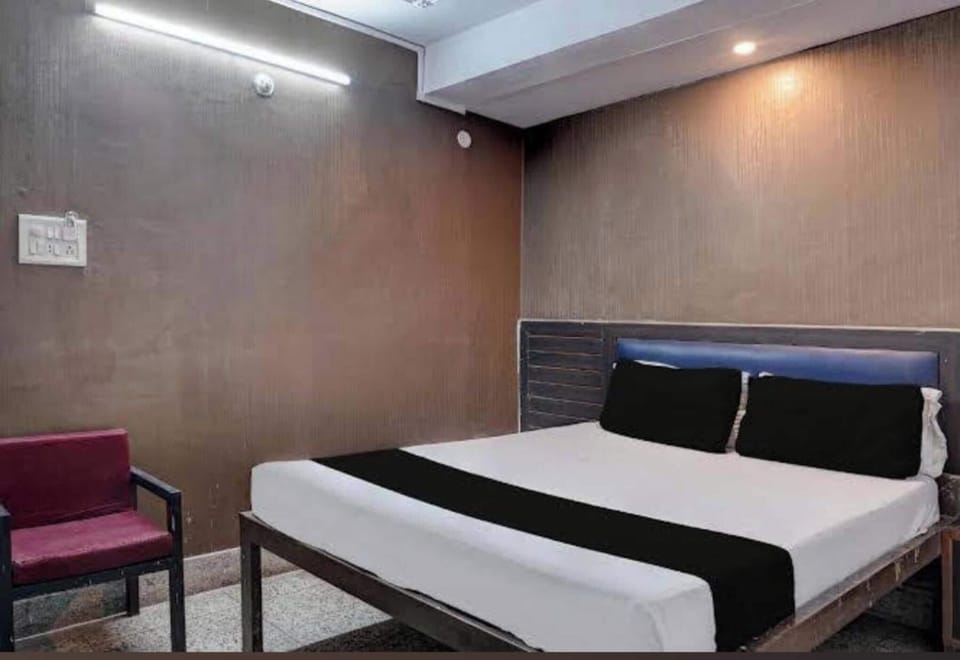 Deluxe Room | Rollaway beds (surcharge), bed sheets
