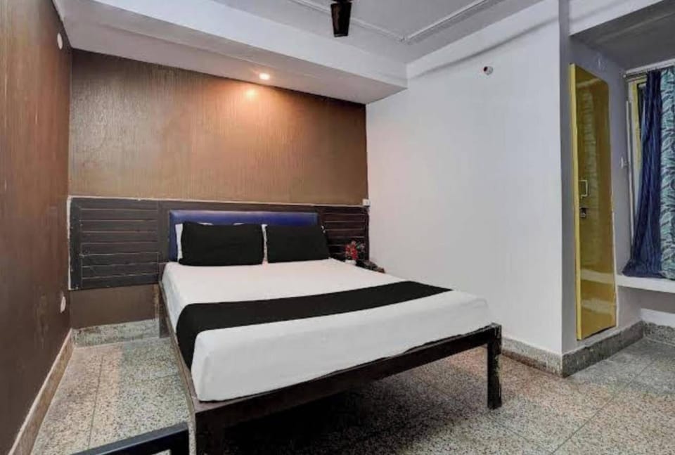 Deluxe Room | Rollaway beds (surcharge), bed sheets